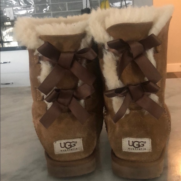 Brown bailey bow uggs - Picture 3 of 5
